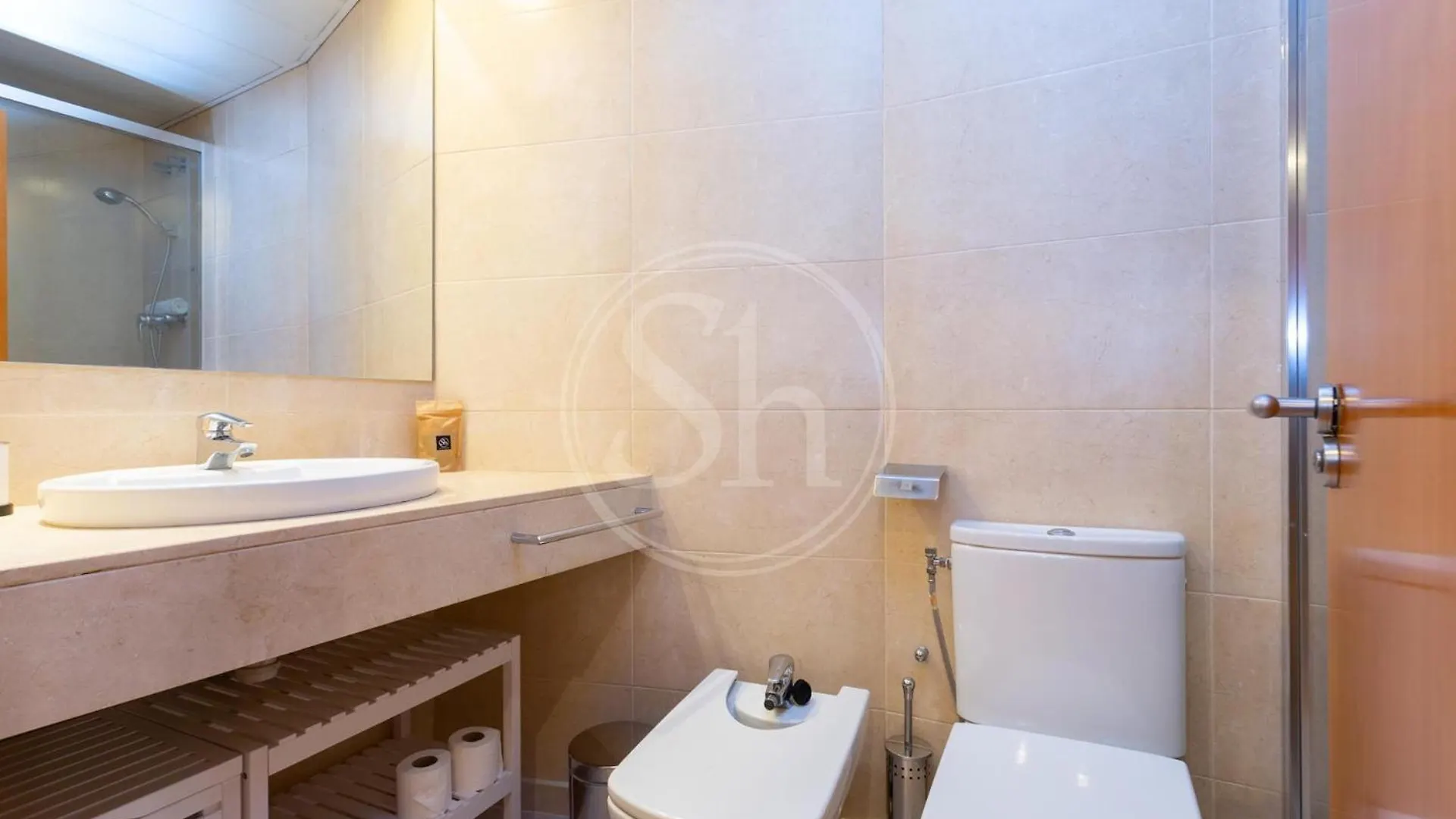 Cosy Apartment Next To Sagrada Familia V برشلونة 0*,